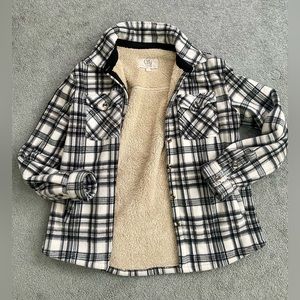 Women’s plush shirt jacket size M